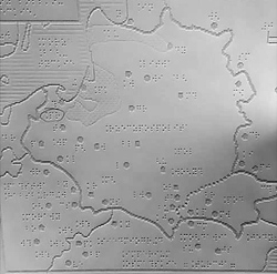 mapa z konturami i podpisami brajlowskimi