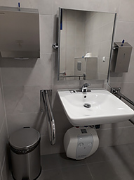 Nowa łazienka dostosowana do potrzeb osób z niepełnosprawnościami