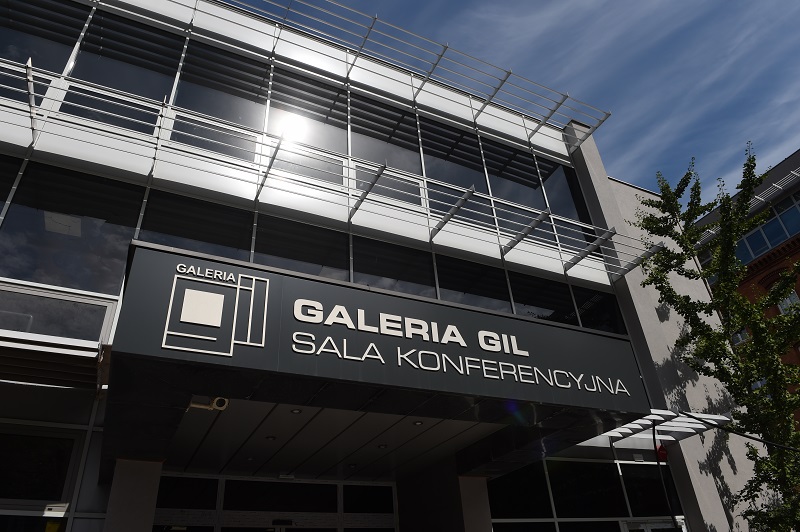 Wejście główne do Galerii GIL 