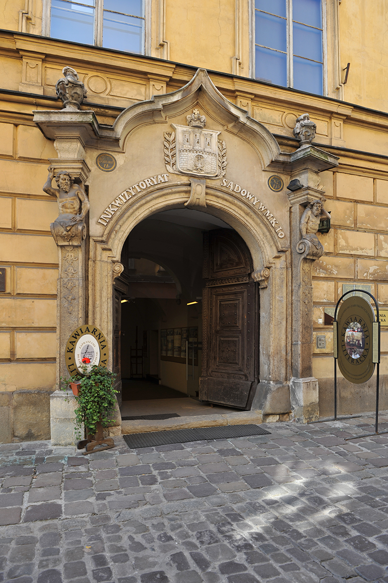 Portal bramy wjazdowej z ulicy Kanoniczej, trzecia ćwierć XVIII wieku